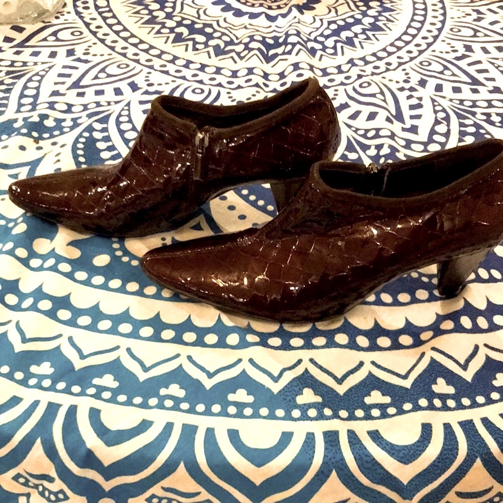 AQUATALIA Marvin K Croco patent leather ox blood side zip 3” heels